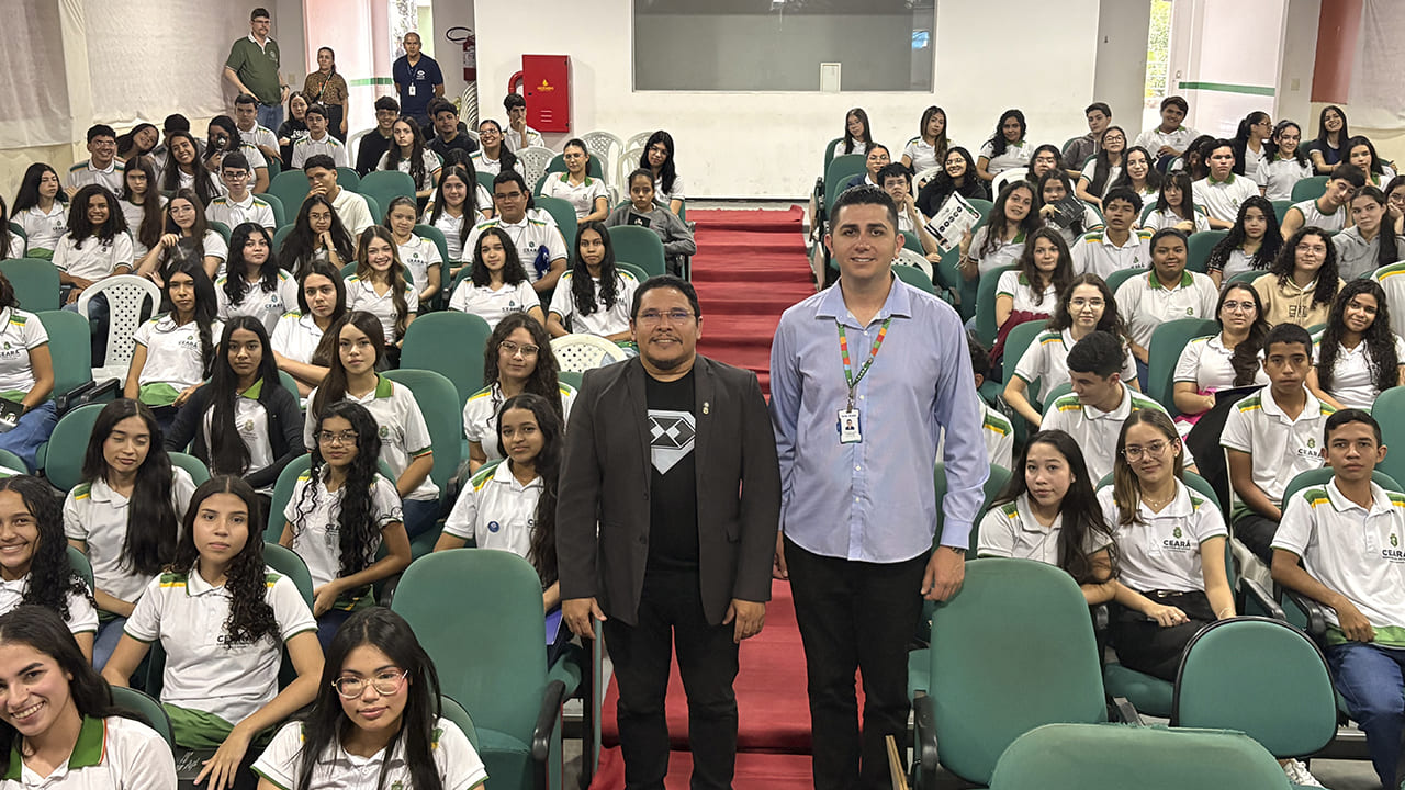 CRA-CE realiza ação do CRA Itinerante em Viçosa do Ceará e entrega Troféu 100% IES